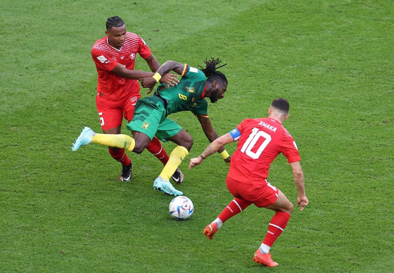 Tras lograr un gol, Suiza continúa proteger el marcador. Tras lograr un gol, Suiza continúa proteger el marcador.