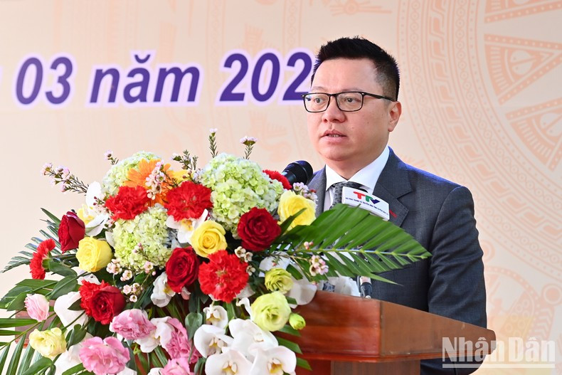 El director de redacción de Nhan Dan, Le Quoc Minh, interviene en el evento. El director de redacción de Nhan Dan, Le Quoc Minh, interviene en el evento.