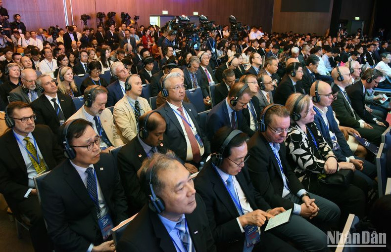 Representantes extranjeros en el evento.