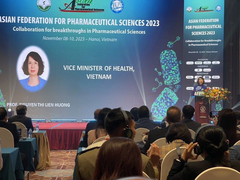Nguyen Thi Lien Huong, viceministra de Salud, interviene en la cita. (Fotografía: VNA) Nguyen Thi Lien Huong, viceministra de Salud, interviene en la cita. (Fotografía: VNA)