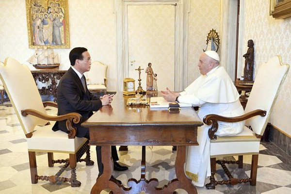 El presidente Vo Van Thuong se reúne con el Papa Francisco. (Fotografía: VNA)