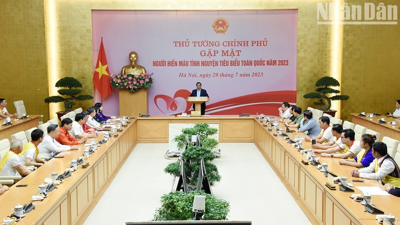 La reunión coincide con varias actividades con motivo del 76 anoversario del Día de los Inválidos de Guerra y Mártires.