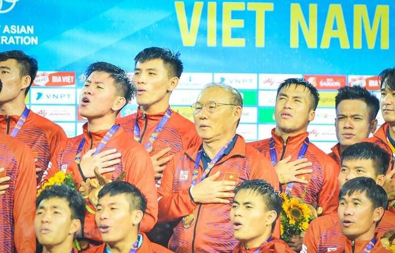 La segunda victoria de la selección Sub-23 vietnamita en los SEA Games bajo el liderazgo del entrenador sudcoreano. La segunda victoria de la selección Sub-23 vietnamita en los SEA Games bajo el liderazgo del entrenador sudcoreano.