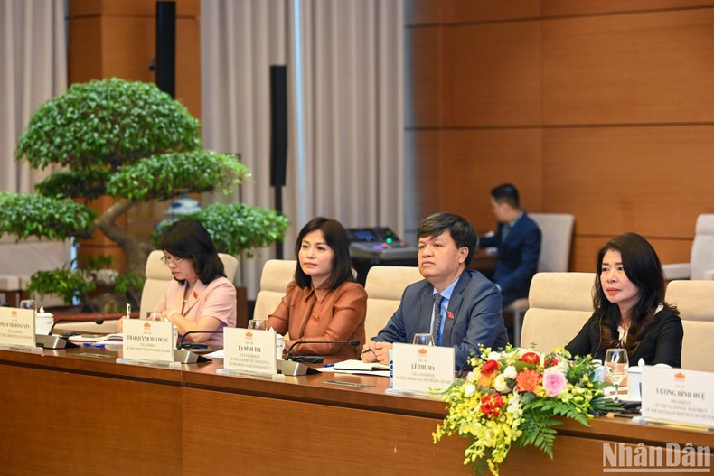 La delegación vietnamita. La delegación vietnamita.