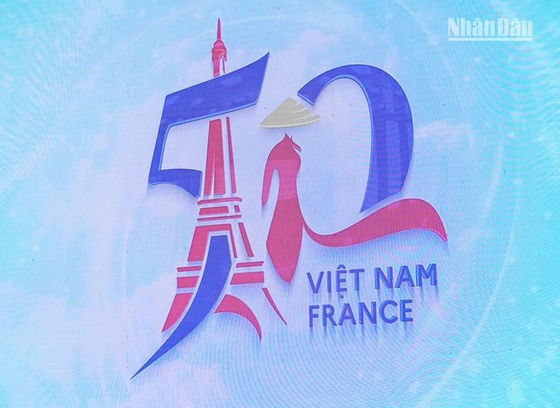 El logotipo del 50 aniversario del establecimiento de las relaciones diplomáticas Vietnam-Francia. El logotipo del 50 aniversario del establecimiento de las relaciones diplomáticas Vietnam-Francia.