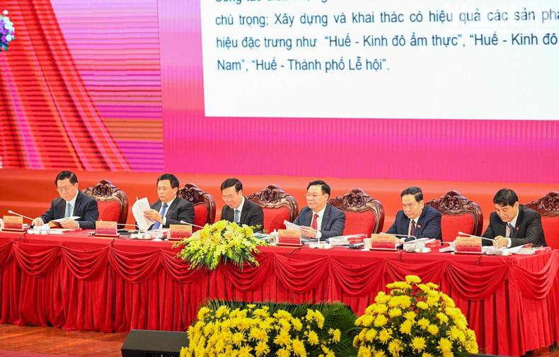 El presídium de la Conferencia. El presídium de la Conferencia.