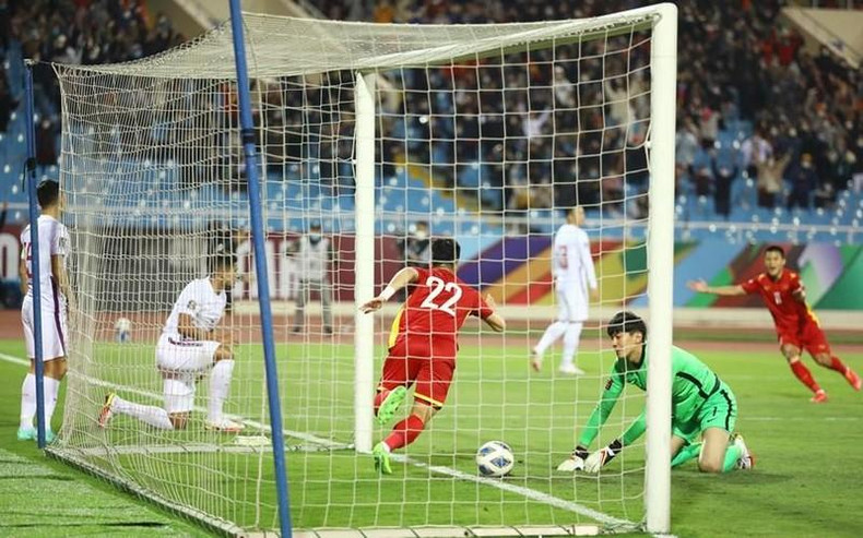 A lo largo de este viaje, sus discípulos lograron el triunfo 3-1 ante China en el estadio nacional de My Dinh en el primer día del Año Nuevo Lunar. A lo largo de este viaje, sus discípulos lograron el triunfo 3-1 ante China en el estadio nacional de My Dinh en el primer día del Año Nuevo Lunar.