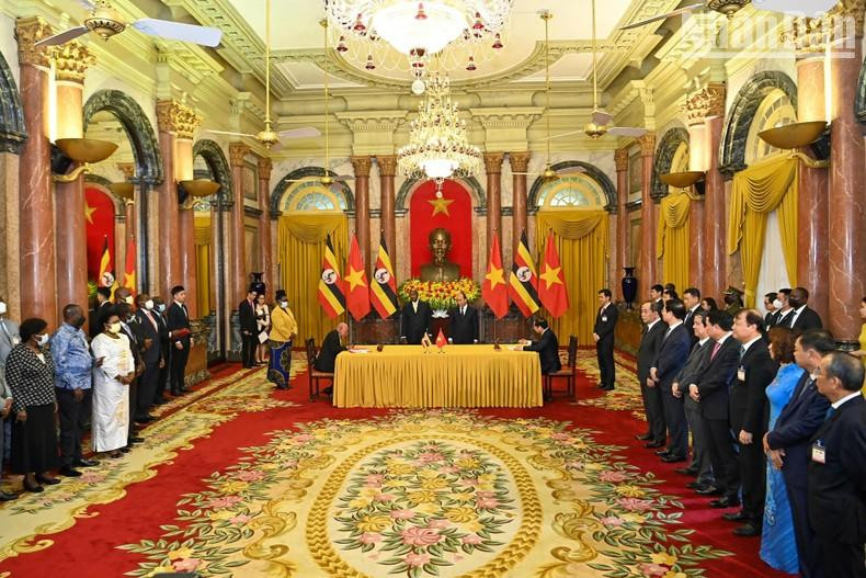 La ceremonia de rúbrica en el Palacio Presidencial. La ceremonia de rúbrica en el Palacio Presidencial.