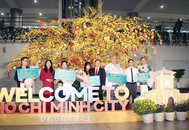 Los primeros turistas a Ciudad Ho Chi Minh. (Fotografía: VNA) Los primeros turistas a Ciudad Ho Chi Minh. (Fotografía: VNA)