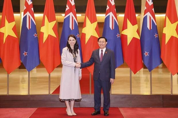 El presidente de la Asamblea Nacional de Vietnam, Vuong Dinh Hue, recibió el 14 pasado a la primera ministra de Nueva Zelanda, Jacinda Ardern. (Fotografía: VNA) El presidente de la Asamblea Nacional de Vietnam, Vuong Dinh Hue, recibió el 14 pasado a la primera ministra de Nueva Zelanda, Jacinda Ardern. (Fotografía: VNA)