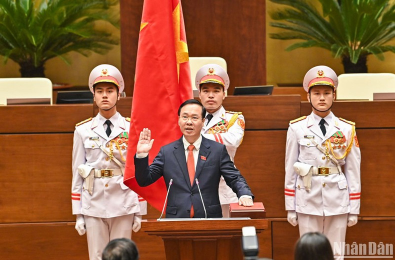 Vo Van Thuong presta juramiento como presidente de Vietnam.