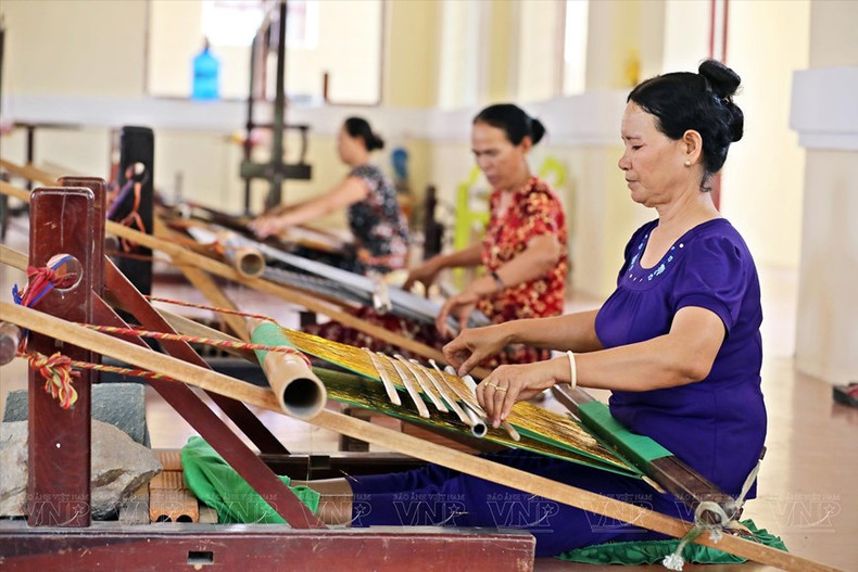 La aldea de tejido de brocado My Nghiep en el municipio de Phuoc Dan, provincia de Ninh Thuan, es el pueblo artesanal más antiguo del pueblo Cham.
