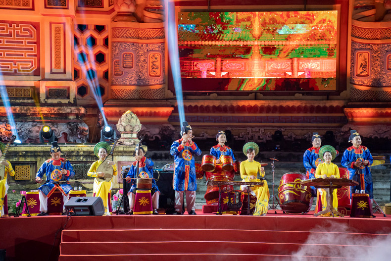 Espectáculo sobre la construcción de la Ciudadela Antigua de Hue. Espectáculo sobre la construcción de la Ciudadela Antigua de Hue.