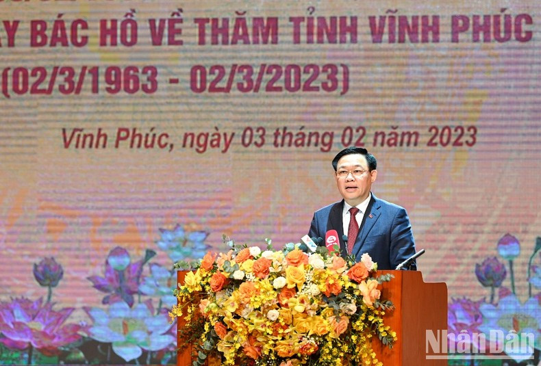 Vuong Dinh Hue interviene en el evento. Vuong Dinh Hue interviene en el evento.