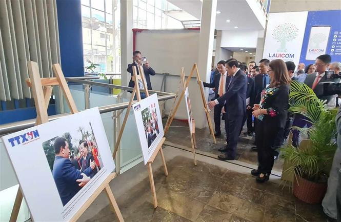La Agencia Vietnamita de Noticias y la Embajada de Vietnam en Venezuela organizan una exposición fotográfica sobre Vietnam y las relaciones bilaterales. (Fotografía: VNA) La Agencia Vietnamita de Noticias y la Embajada de Vietnam en Venezuela organizan una exposición fotográfica sobre Vietnam y las relaciones bilaterales. (Fotografía: VNA)
