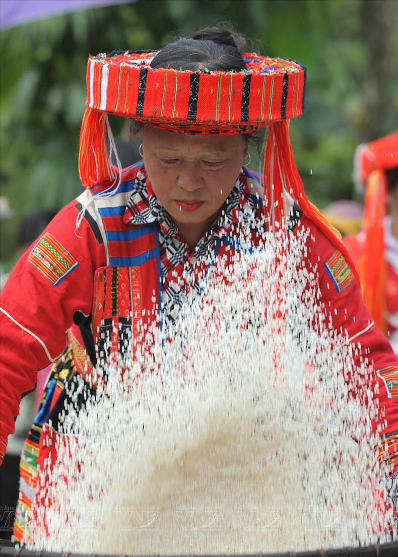 El arroz se aventa para eliminar la arena. El arroz se aventa para eliminar la arena.