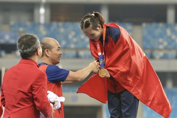 La atleta Le Thi Thu Ha gana medalla de oro.