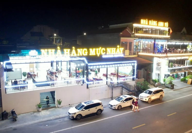 Los restaurantes de la ciudad de Dong Hoi, en la provincia de Quang Binh, mejoran sis instalaciones y sistemas de iluminación para atender a los turistas.