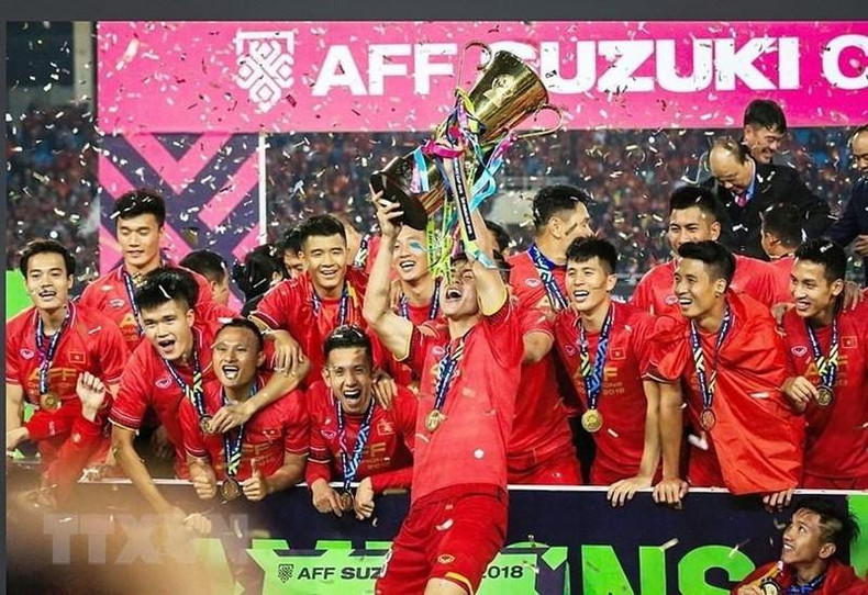 A fines de 2018, el fútbol vietnamita siguió impresionando con el campeonato de la Copa AFF 2018. A fines de 2018, el fútbol vietnamita siguió impresionando con el campeonato de la Copa AFF 2018.