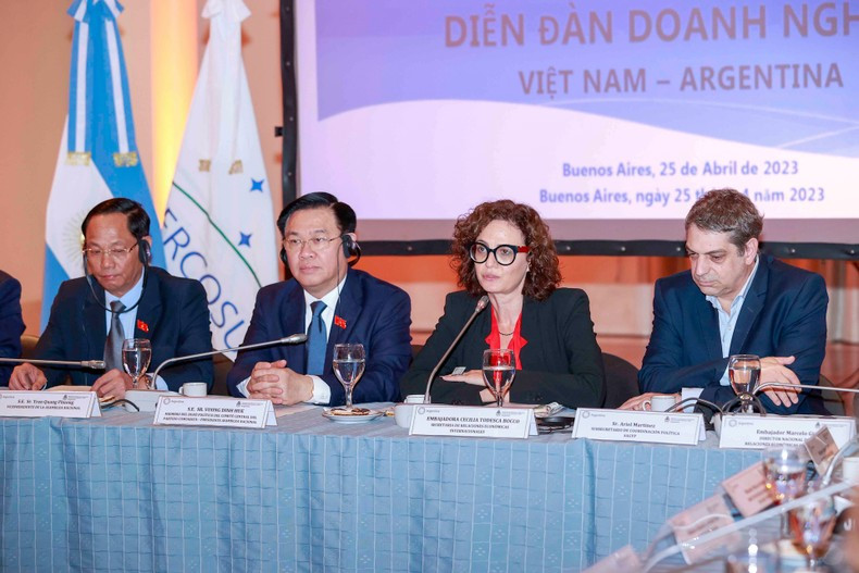 La Secretaria de Relaciones Económicas Internacionales de la Cancillería Argentina, Cecilia Todesca Bocco, en el Foro.