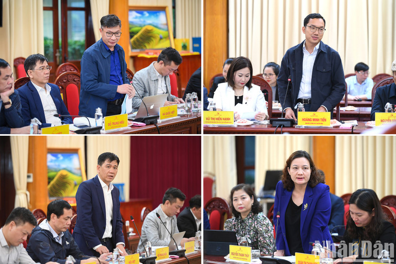 Los delegados intervienen en la reunión.