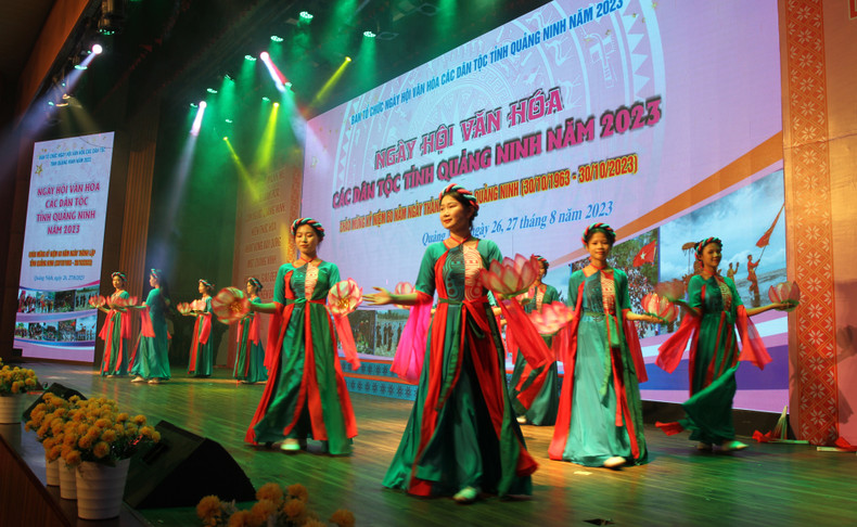 Espectáculo de la compañía Dam Ha. Espectáculo de la compañía Dam Ha.