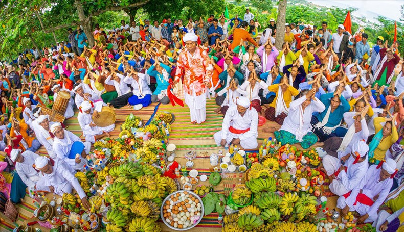 Kate es el festival más singular del pueblo Cham que sigue la religión de Bráhmana.