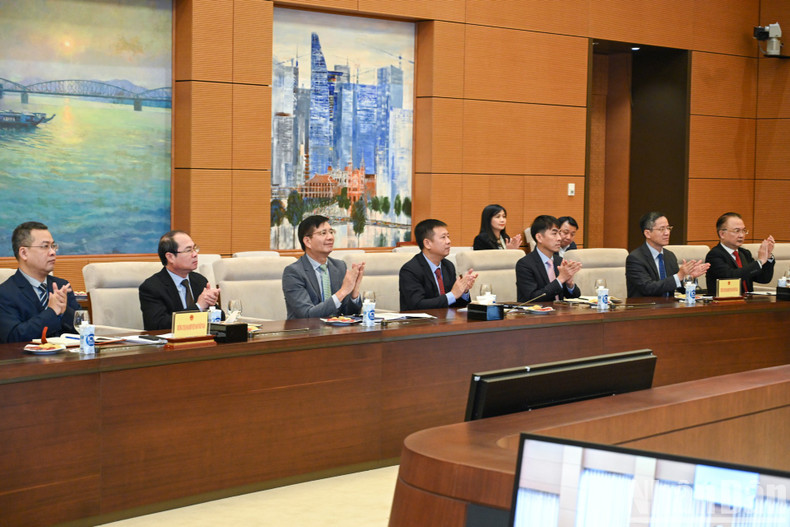 Los jefes de las misiones diplomáticas de Vietnam en el extranjero. Los jefes de las misiones diplomáticas de Vietnam en el extranjero.