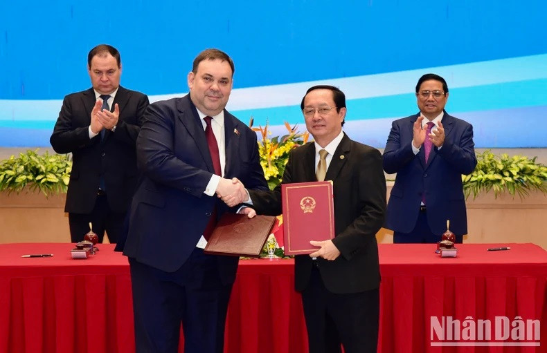 Firma del Memorando de Entendimiento entre el Ministerio de Ciencia y Tecnología de Vietnam y el Ministerio de Situaciones de Emergencia de Bielorrusia sobre cooperación e intercambio de información en el ámbito de la seguridad nuclear y la protección contra las radiaciones.