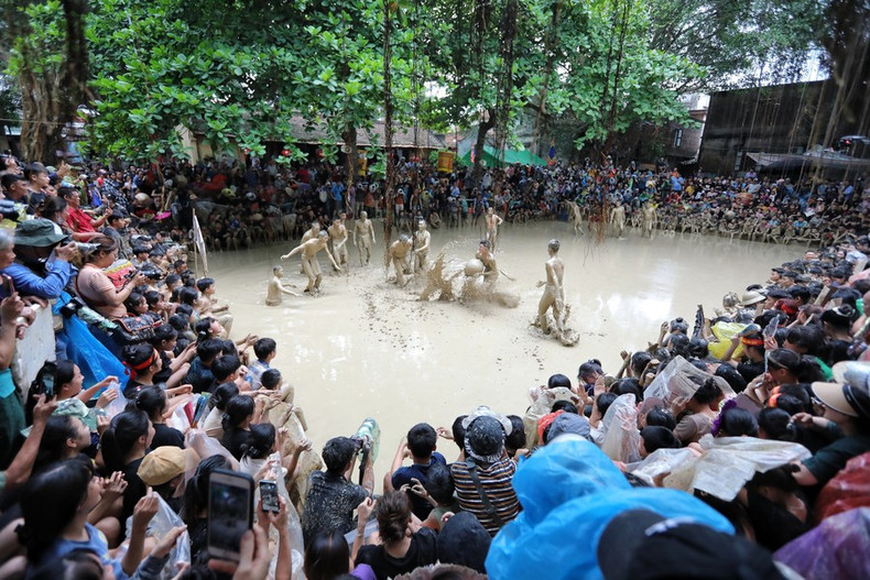 El festival atrae a muchos fotógrafos y turistas de todas las partes.