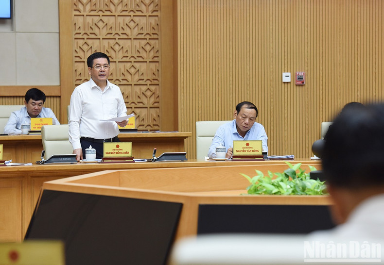 El ministro de Industria y Comercio Nguyen Hong Dien habla en el evento.