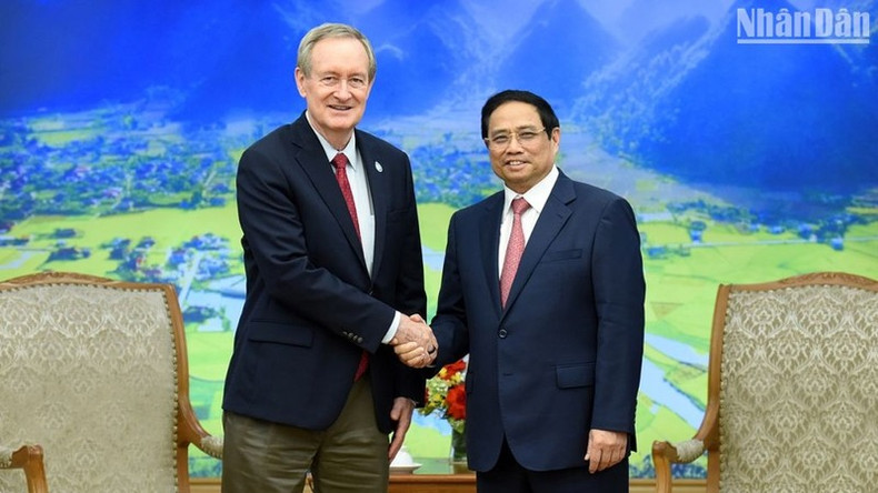 Pham Minh Chinh recibe al senador Mike Crapo. Pham Minh Chinh recibe al senador Mike Crapo.