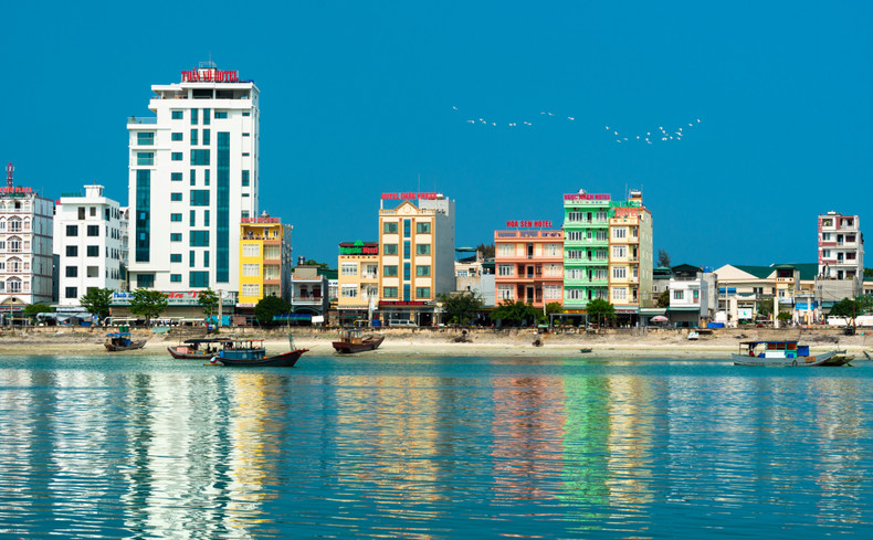 El sistema de alojamiento de Co To ha avanzado en respuesta al ritmo de desarrollo turístico local. El sistema de alojamiento de Co To ha avanzado en respuesta al ritmo de desarrollo turístico local.