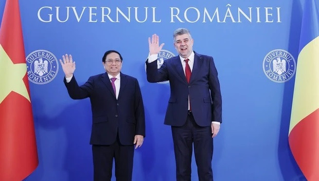 El primer ministro de Vietnam, Pham Minh Chinh, y su homólogo rumano, Ion-Marcel Ciolacu. (Fotografía: VNA) El primer ministro de Vietnam, Pham Minh Chinh, y su homólogo rumano, Ion-Marcel Ciolacu. (Fotografía: VNA)