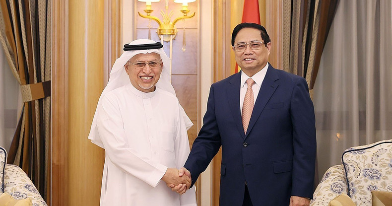 El primer ministro de Vietnam, Pham Minh Chinh, y Abdulrahman Al Zamil, presidente del grupo Zamil. (Fotografía: VNA) El primer ministro de Vietnam, Pham Minh Chinh, y Abdulrahman Al Zamil, presidente del grupo Zamil. (Fotografía: VNA)
