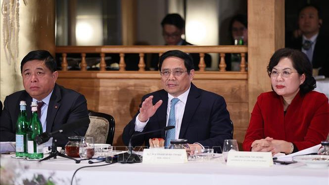 El primer ministro de Vietnam, Pham Minh Chinh, habla en el seminario. El primer ministro de Vietnam, Pham Minh Chinh, habla en el seminario.