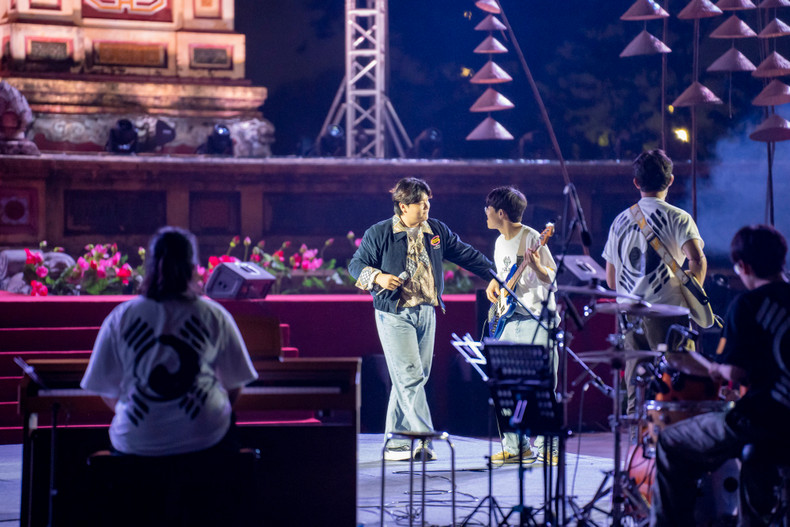 El evento contó con la participación de delegaciones artísticas de Bélgica, Corea del Sur y Vietnam. El evento contó con la participación de delegaciones artísticas de Bélgica, Corea del Sur y Vietnam.