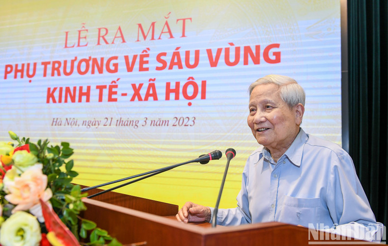 [Foto] Periódico Nhan Dan lanza subpágina sobre seis regiones socioeconómicas ảnh 7