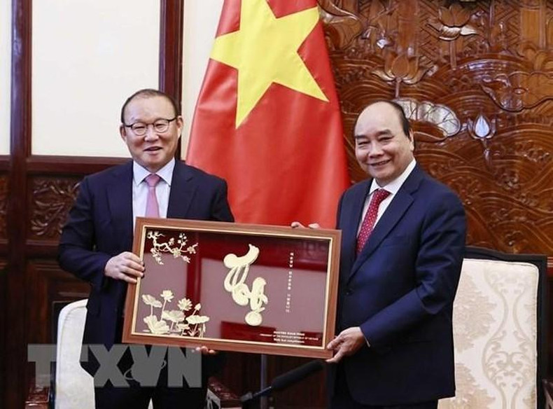 Park Hang-seo se encuentra con el presidente Nguyen Xuan Phuc. Park Hang-seo se encuentra con el presidente Nguyen Xuan Phuc.