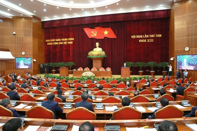 El octavo pleno del Comité Central del Partido Comunista de Vietnam del XIII mandato. (Fotografía: VNA) El octavo pleno del Comité Central del Partido Comunista de Vietnam del XIII mandato. (Fotografía: VNA)