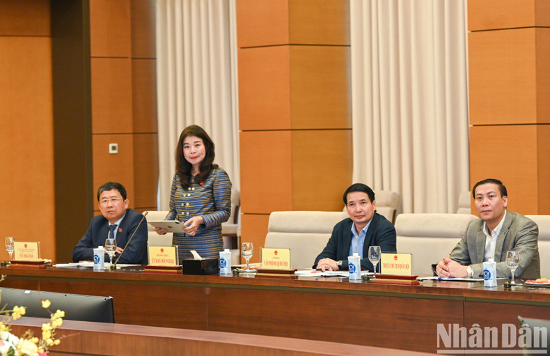 La subjefa de la Comisión de Asuntos Exteriores, Le Thi Thu Ha, interviene en el encuentro. La subjefa de la Comisión de Asuntos Exteriores, Le Thi Thu Ha, interviene en el encuentro.