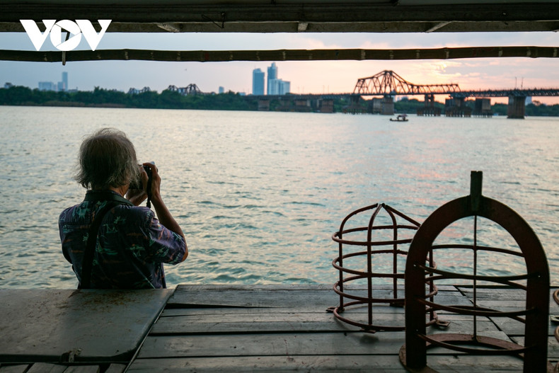 Los fotógrafos capturan la belleza de la tarde en Hanói. Los fotógrafos capturan la belleza de la tarde en Hanói.