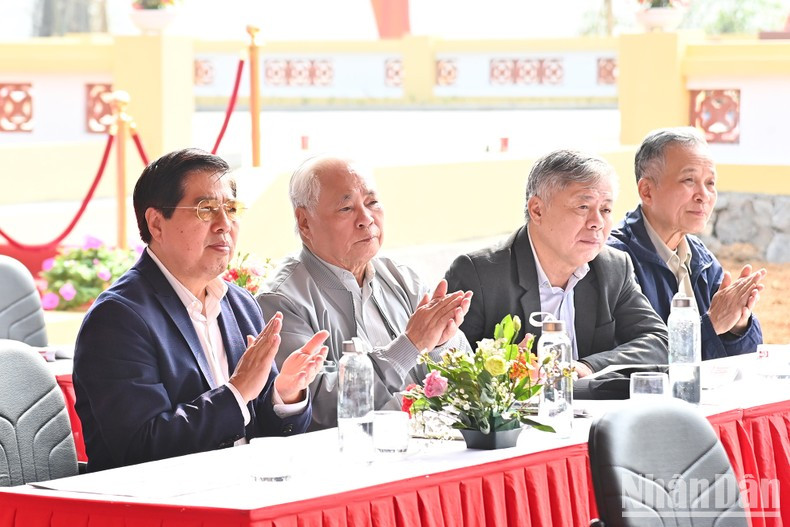 Los exlíderes del diario en la ceremonia. Los exlíderes del diario en la ceremonia.