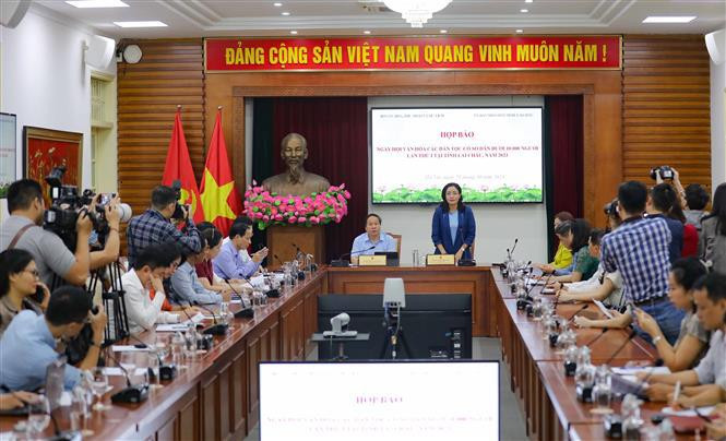 La viceministra del Ministerio de Cultura, Deportes y Turismo, Trinh Thi Thuy, en la rueda de prensa. (Fotografía: VNA) La viceministra del Ministerio de Cultura, Deportes y Turismo, Trinh Thi Thuy, en la rueda de prensa. (Fotografía: VNA)