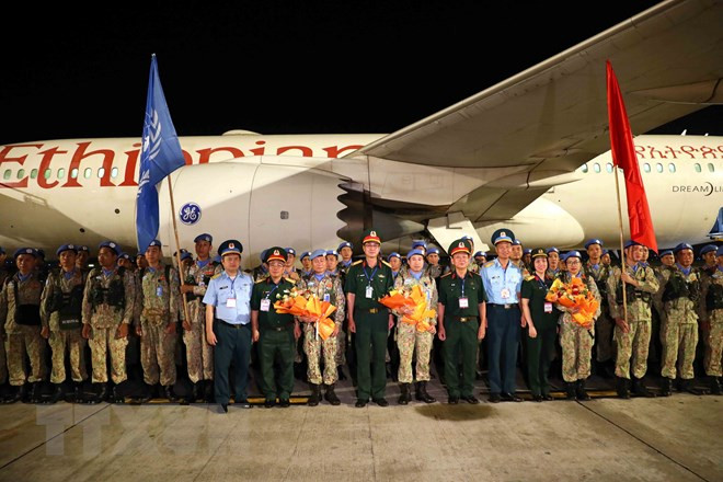 En la ceremonia de bienvenida en aeropuerto internacional de Noi Bai. (Fotografía: VNA) En la ceremonia de bienvenida en aeropuerto internacional de Noi Bai. (Fotografía: VNA)