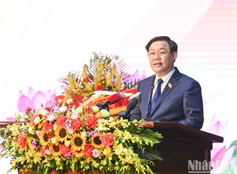 El presidente de la Asamblea Nacional de Vietnam, Vuong Dinh Hue, habla en el evento (Fotografía: Nhan Dan)