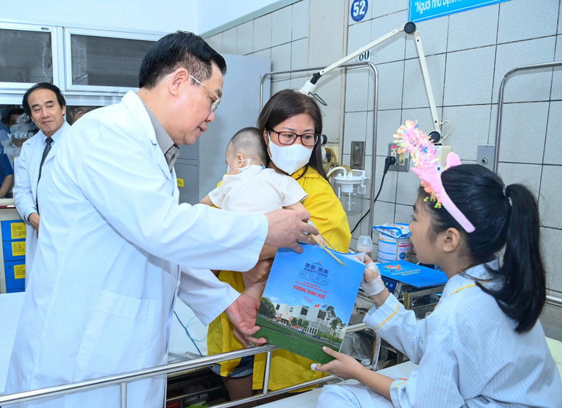 Se entregan donativos a las víctimas del incidente.