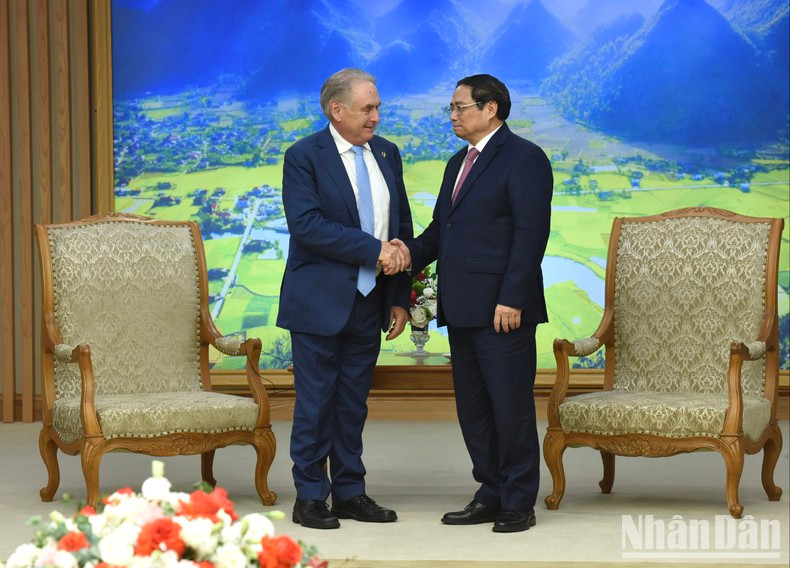 Pham Minh Chinh y Don Farrell tras el encuentro. Pham Minh Chinh y Don Farrell tras el encuentro.