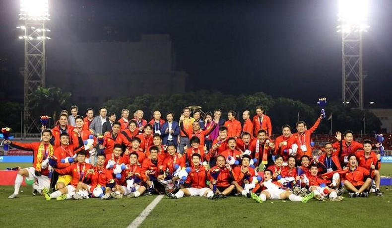 Park Hang-seo hizo historia de nuevo al ganar la medalla de oro en los Juegos Sudeste Asiáticos (SEA Games) 2019 con la selección Sub-23. Park Hang-seo hizo historia de nuevo al ganar la medalla de oro en los Juegos Sudeste Asiáticos (SEA Games) 2019 con la selección Sub-23.