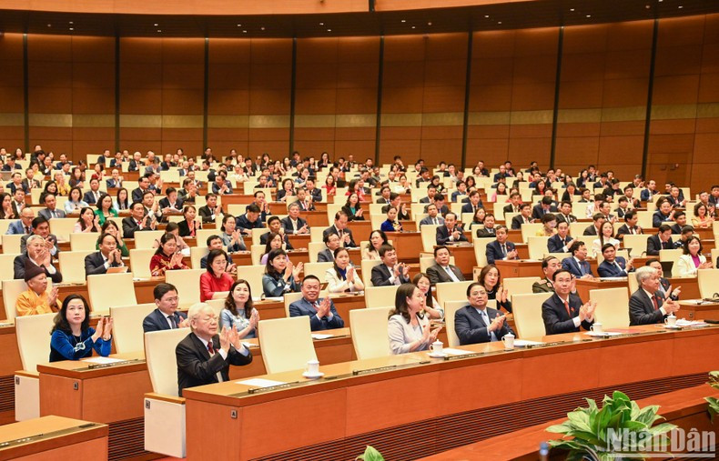 Los diputados en la sesión plenaria. Los diputados en la sesión plenaria.